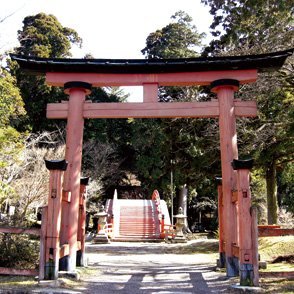 鳥居と赤い橋　