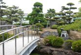 日本庭園は、お風呂からも眺めることができます。