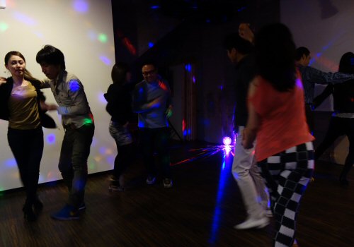 和歌山のサルサダンス教室、ラテンの音楽にあわせて楽しいペアーダンス! 和歌山のサルサダンス教室、ラテンの音楽にあわせて楽しいペアーダンス!