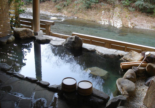 日本三大美人の湯として有名な自然の美しい山間の秘湯