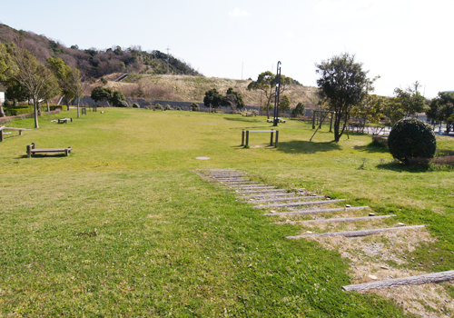 和歌山市　野球場やテニスコートもある広々公園