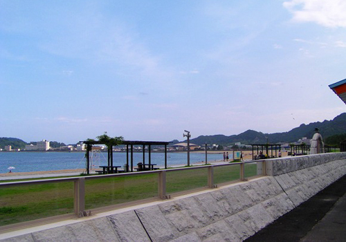 那智湾に面した和歌山最大級の広さのビーチ