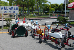 土日祝に開催される「おもしろ自転車」。20分200円で公園を走ることが出来ます。