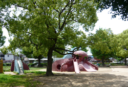 牛町公園は緑と木陰がいっぱい♪