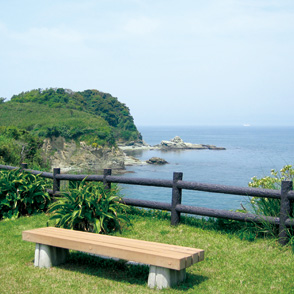 園内より和歌の浦を望む