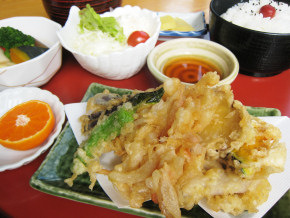 神通温泉人気ＮＯ．１<br>竹定食・・・1,000円